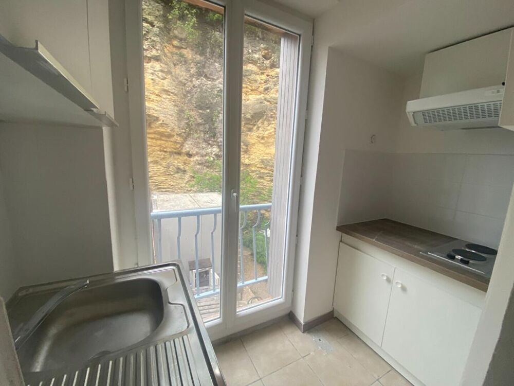 Location Appartement À Louer : Studio Refait à Neuf en Centre-Ville de Salon-de-Provence Salon de provence