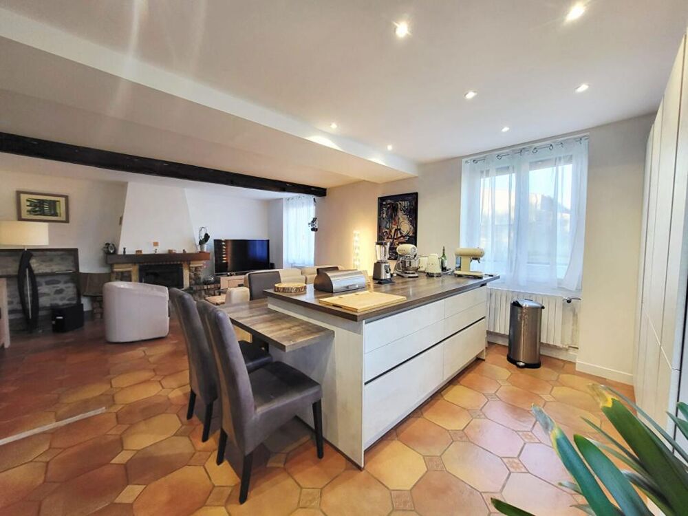 Maison 134m² habitable, 4 chambres, garages, patio et jardin