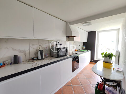   Au coeur de Desvres, bel appartement T4 avec terrasse, � visiter sans tarder ! Appartement - 4 pi�ce(s) - 145 m�
