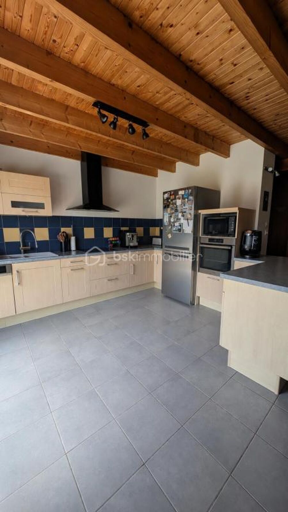 Vente Maison Maison chaleureuse proche mer avec grand garage et beau potentiel Ploneour lanvern