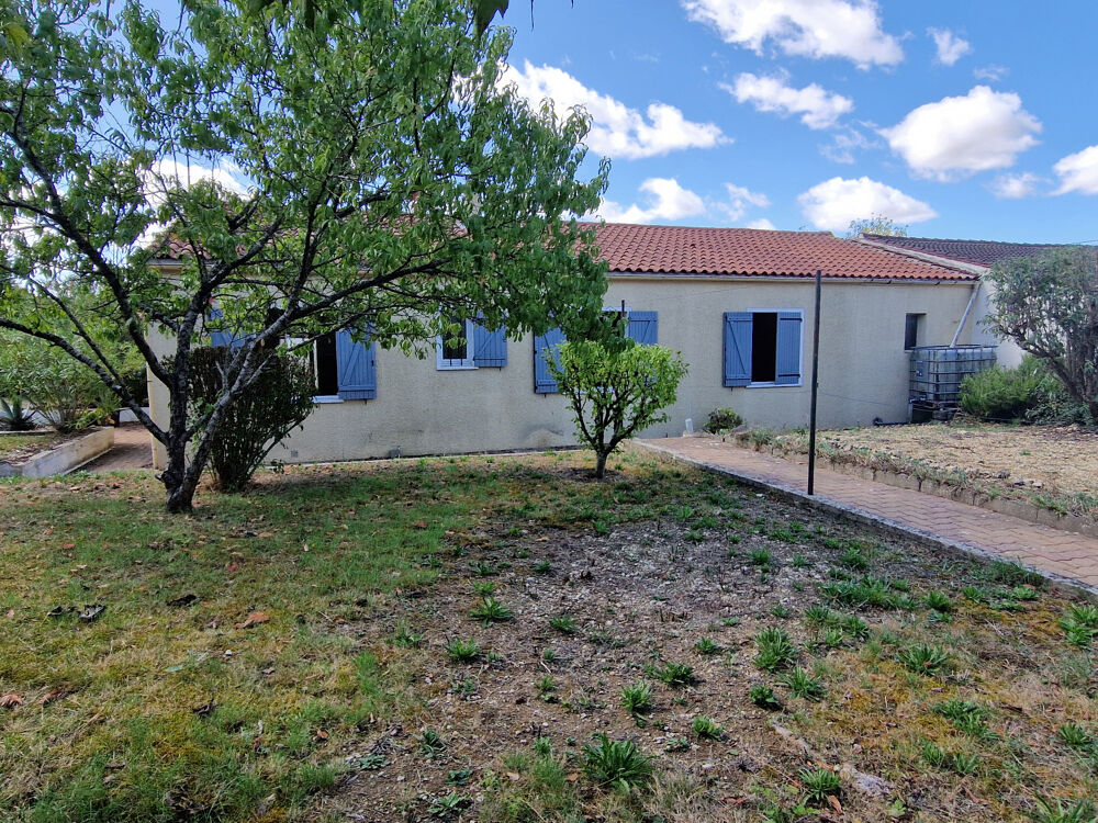Vente Maison Maison à vendre 4 pièces SAINT JEAN D'ANGELY (17) 95 m² habitables- garage- jardin Saint jean d angely