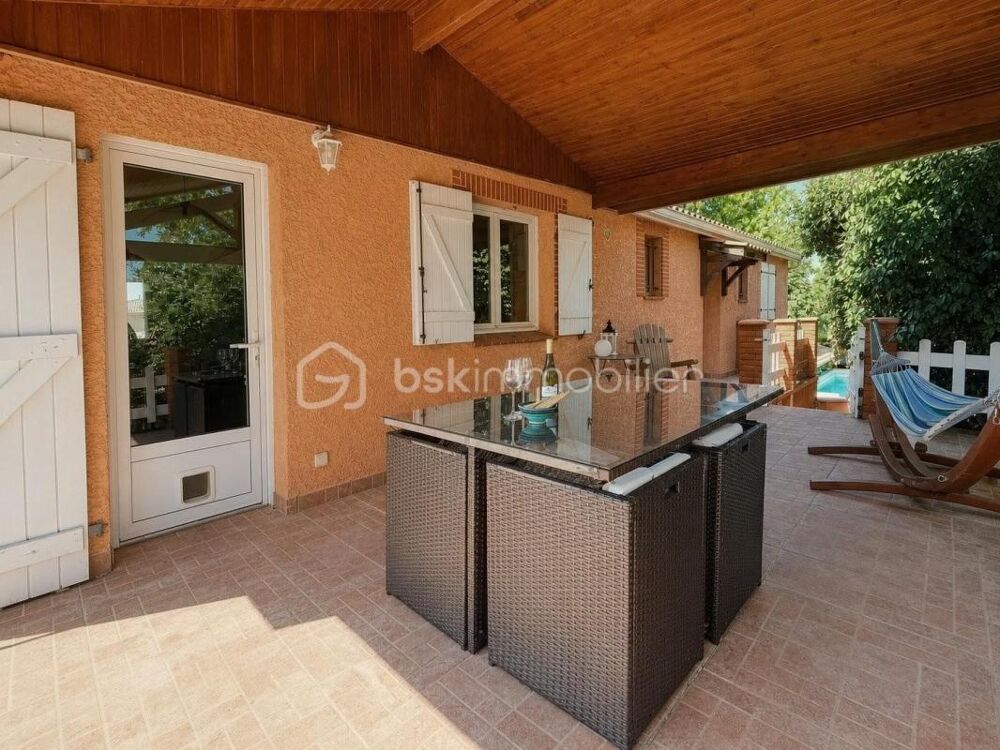 Maison familiale, ou bureaux, 8 pièces, lumineuse, au calme  Avec piscine, jardin, jacuzzi, terrasses, grand espace de vie, gra