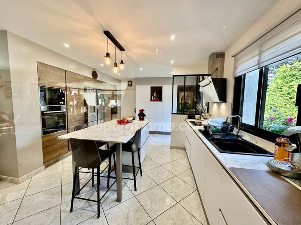 Vente Maison Maison d'architecte (251 m2) avec d�pendance am�nag�e (70m2) et piscine Chateaubriant