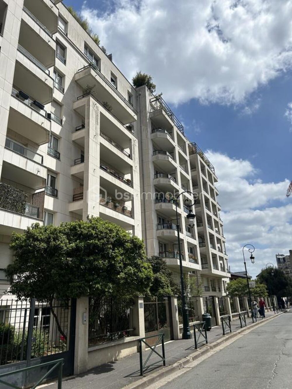 Appartement familial 5 pièces au coeur de Puteaux (92800) avec double stationnement et un espace de rangement