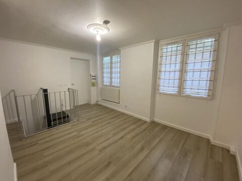 M&eacute;tro Bourse, locaux r&eacute;nov&eacute;s sur cour 1825 75002 Paris