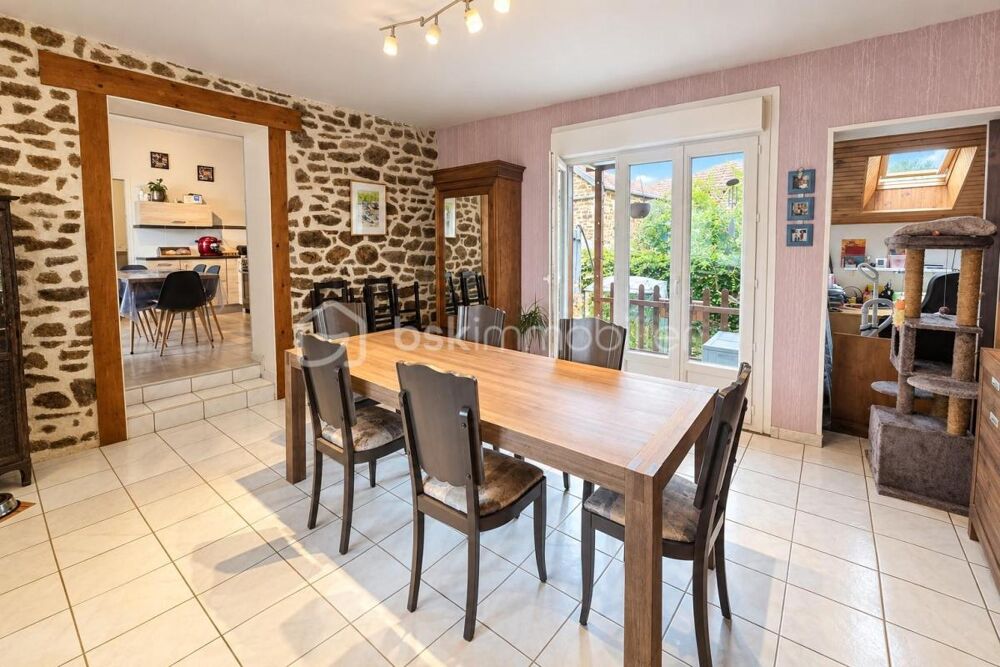 Vente Maison Fougères – Maison de ville en pierre, 118 m², 5 chambres, cour et jardin Fougeres