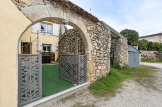  Maison à vendre 15 + pièces 330 m²