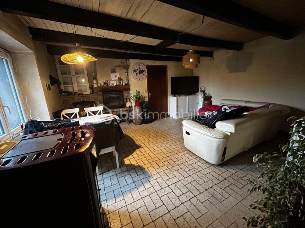 Vente Maison Maison de village en pierre avec 3 chambres / terrasse / véranda / cave / jardin / grange et garage à Curan ! Curan