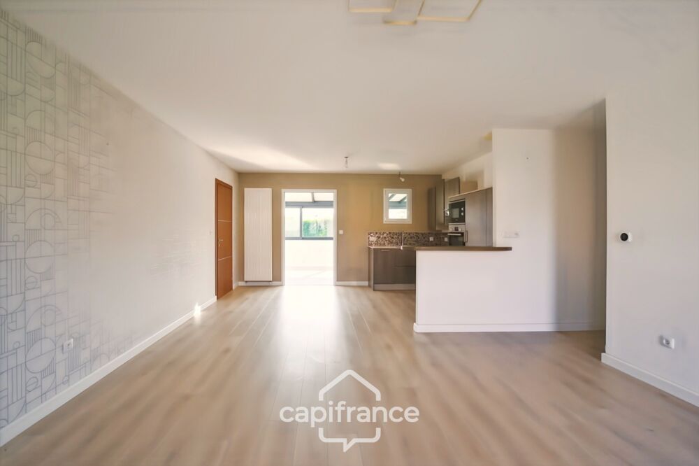 Maison de plain-pied, 3 chambres, véranda, piscine chauffée et jardin paysager  Courlaoux, à 10 min de Lons-le-Saunier (39000)