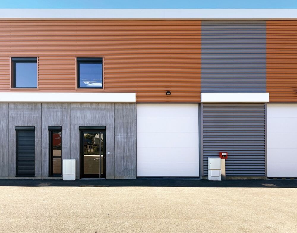   Local d'activité + bureaux à louer MEYZIEU (69), parc majoland, local de 203m2 dont 144m2 d'atelier 