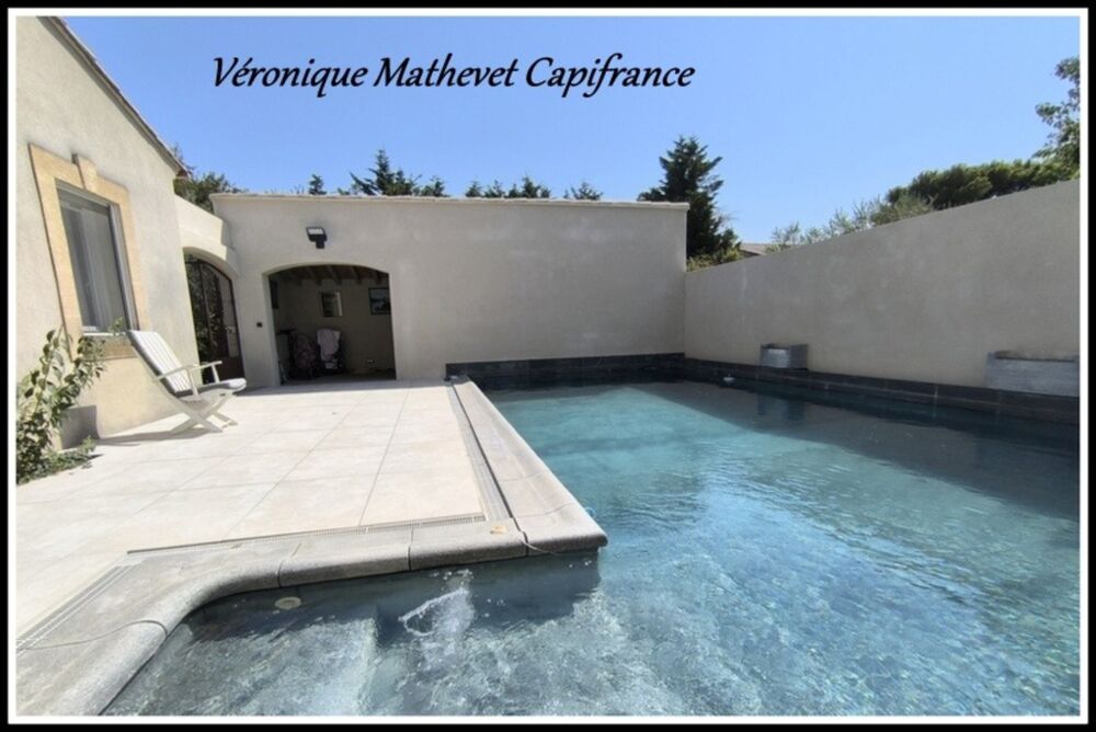 BELLE MAISON DE PLAIN PIED ENTIEREMENT RENOVEE AVEC PISCINE