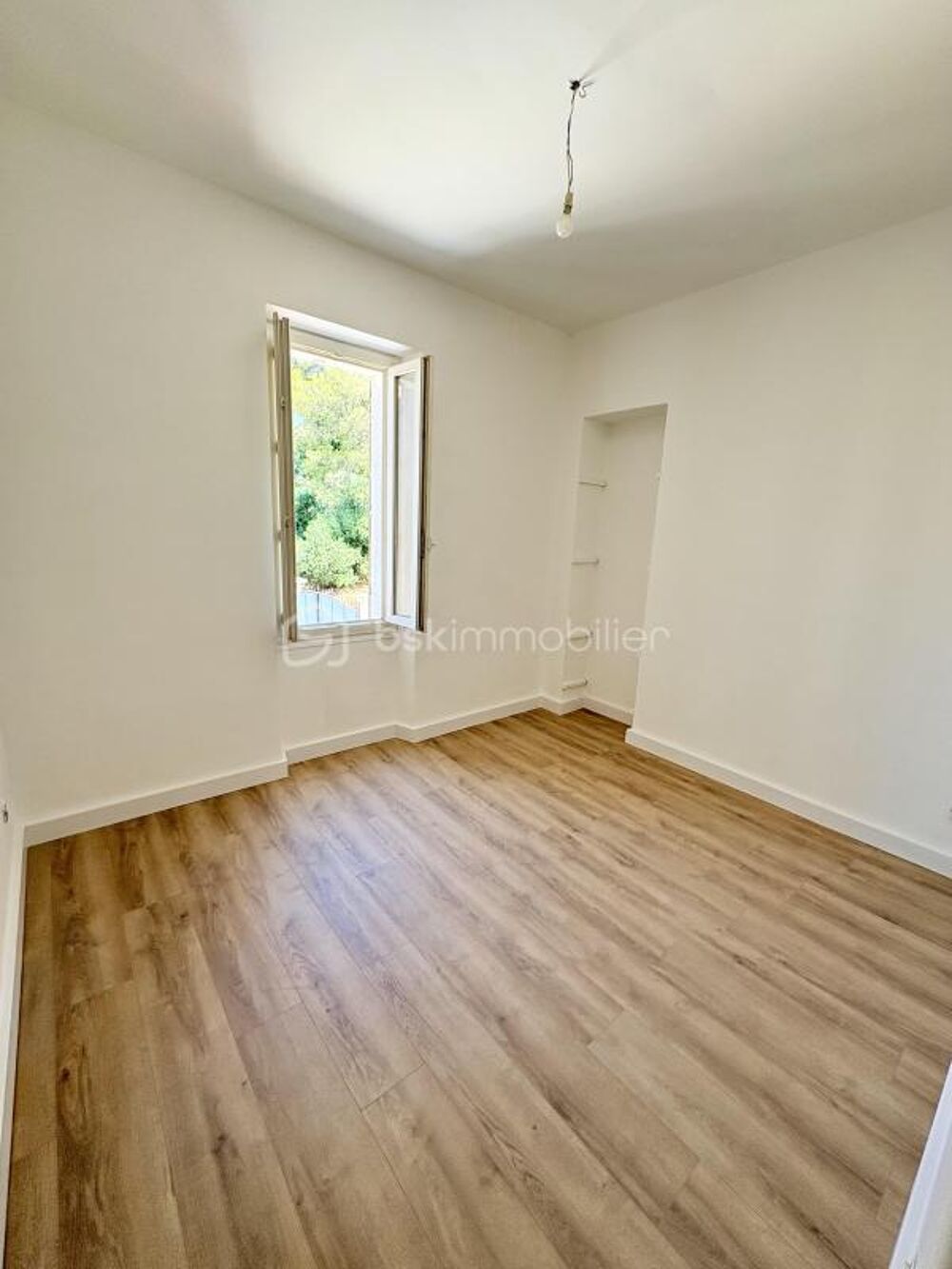 Vente Appartement APPARTEMENT DE TYPE 3 2ème etage d'une maison La seyne sur mer