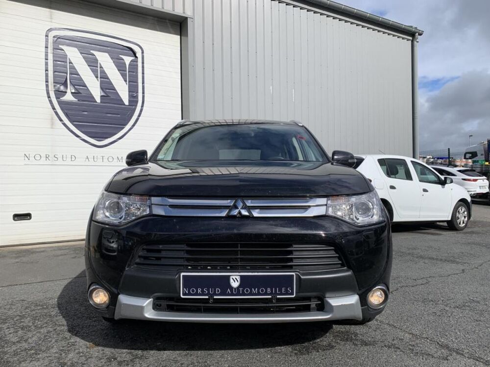 Outlander 2.2 DI-D 4WD 150 CH 7 places INSTYLE 1&egrave;re Main 2015 occasion 14650 Carpiquet