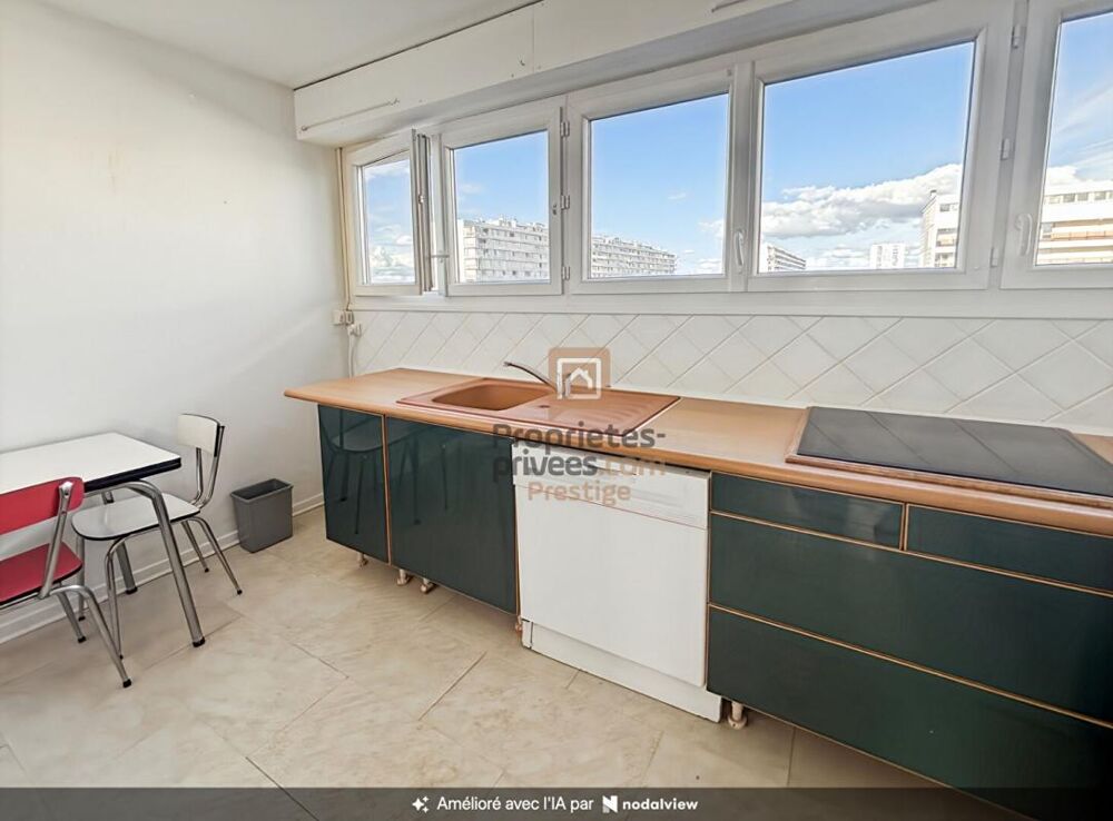 Vente Appartement Ensemble de deux appartements situés sur le même palier, offrant au total 6 chambres avec balcon Bordeaux
