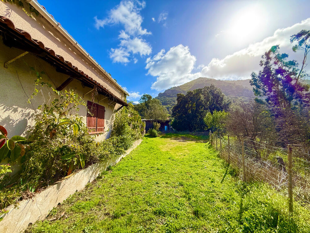 Vente Propriété/Château SAGONE (Corse) : Propriete à vendre, maison T4 + dépendance avec 2 appartements T1, sur terrain plat de 5000m2 Sagone