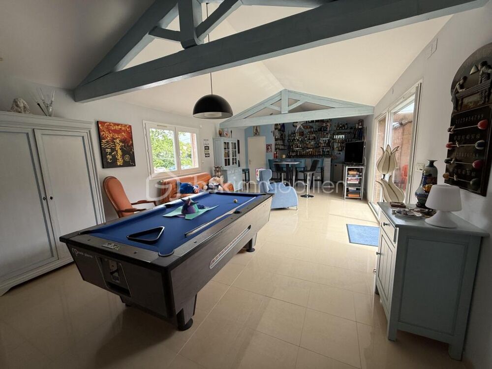 Grande maison avec dépendances, atelier et patio  Montagnac