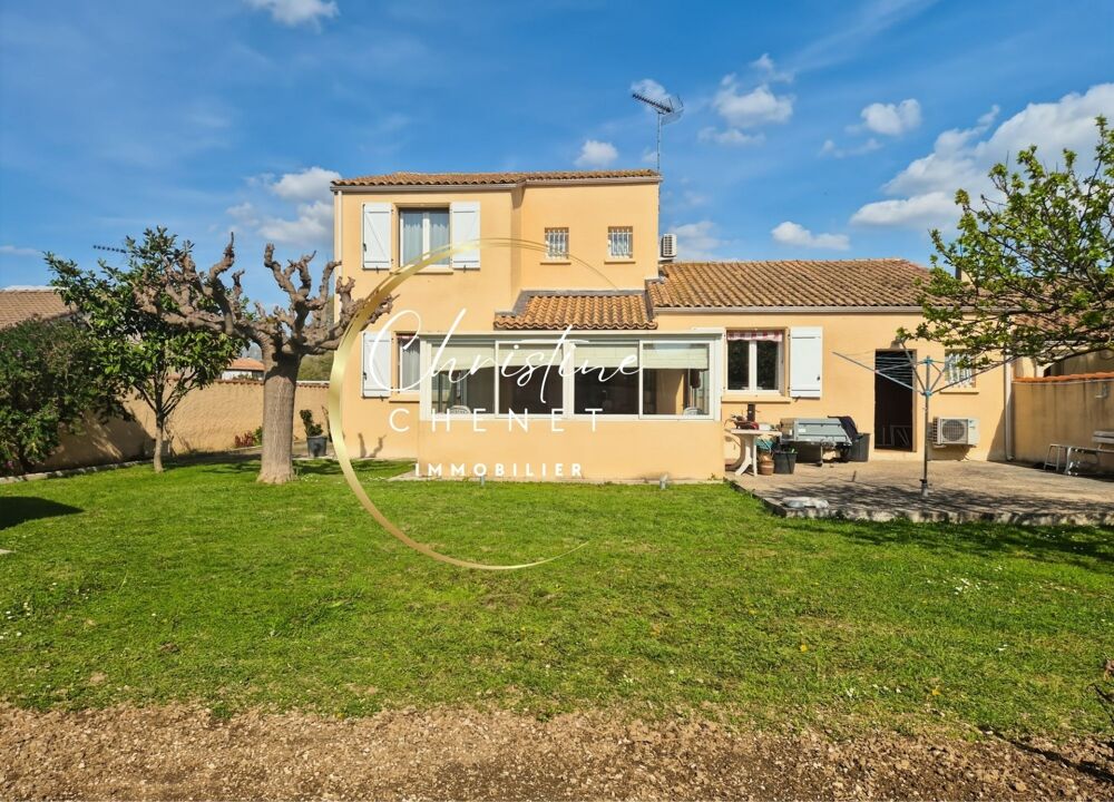 Maison familiale Semi plain-pied 136 m² avec jardin  4 chambres  Grand garage. Au calme