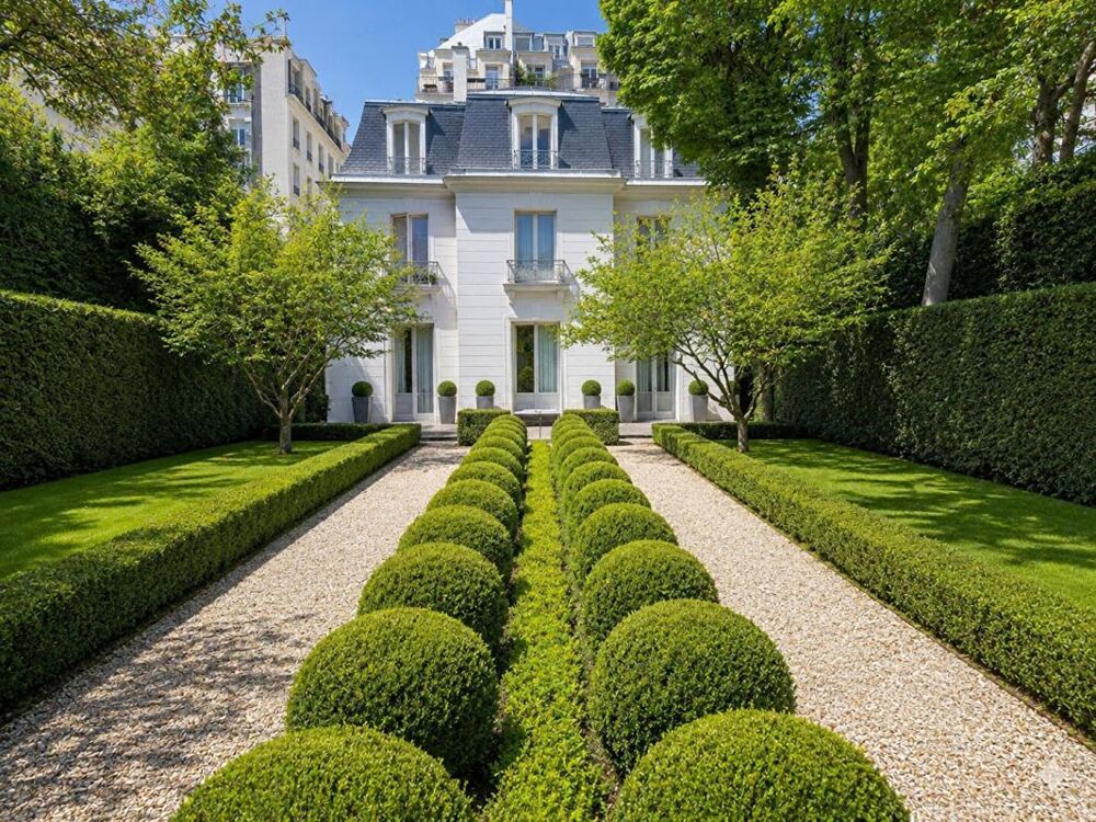 Vente Hôtel particulier UNE PROPRIÉTÉ D'EXCEPTION À L'ABRI DES REGARDS PARIS XVI Paris
