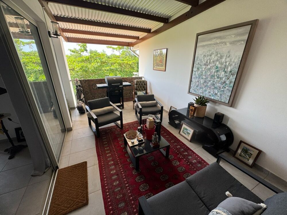 Vente Appartement Coup de coeur pour ce splendide T2 de 81 M2 dont 52m2 habitable, à CAYENNE vue océan Cayenne