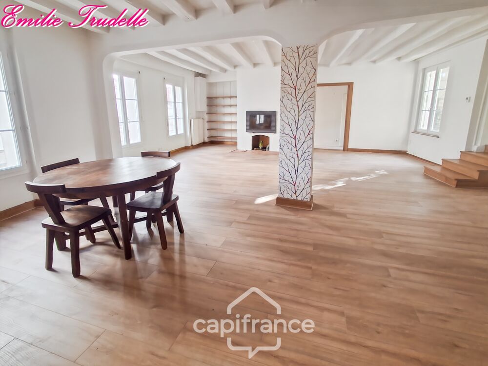 Vente Maison Maison à vendre 6 pièces LA CHARTRE SUR LE LOIR (72) Maison de caractère – cœur de ville – 181 m² – cour, grange et caves La chartre sur le loir