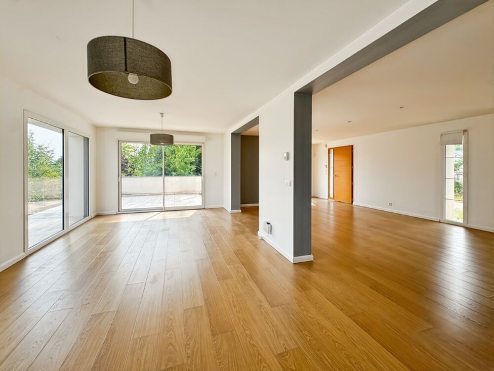 Vente Maison Maison à vendre 7 pièces DIVONNE LES BAINS - Maison contemporaine avec vue et magnifiques volumes Divonne les bains
