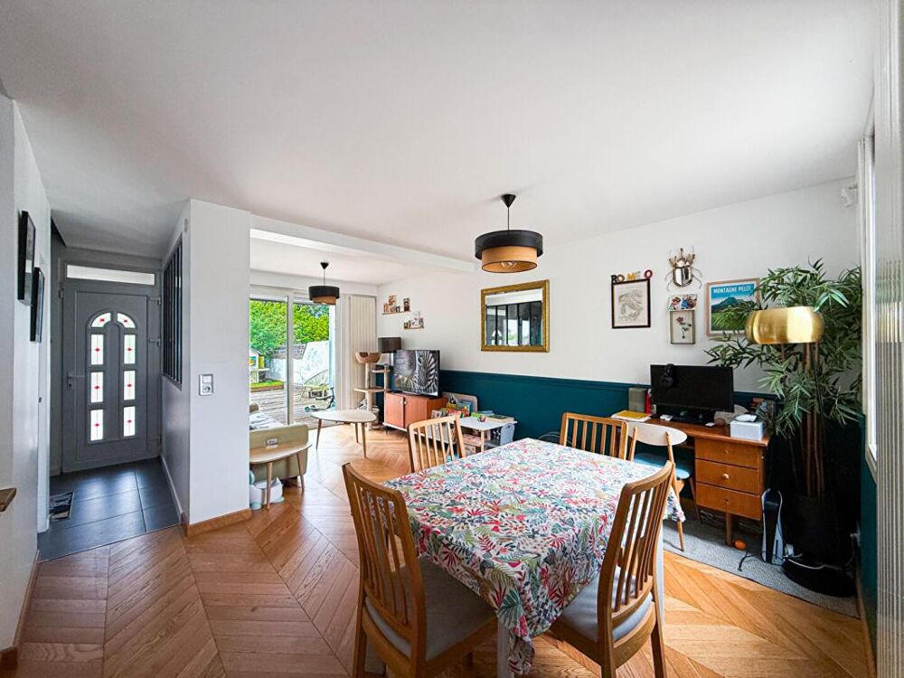 Maison familiale de charme entièrement rénovée de 80 m² - 4 pièces, jardin, 3 terrasses et dépendance aménageable