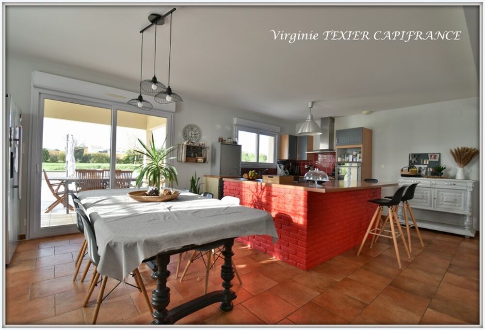 Vente Maison Dpt Charente Maritime (17),  vendre proche de SAINT JEAN D'ANGELY maison P7  sur 2000m de jardin avec garage Saint jean d angely