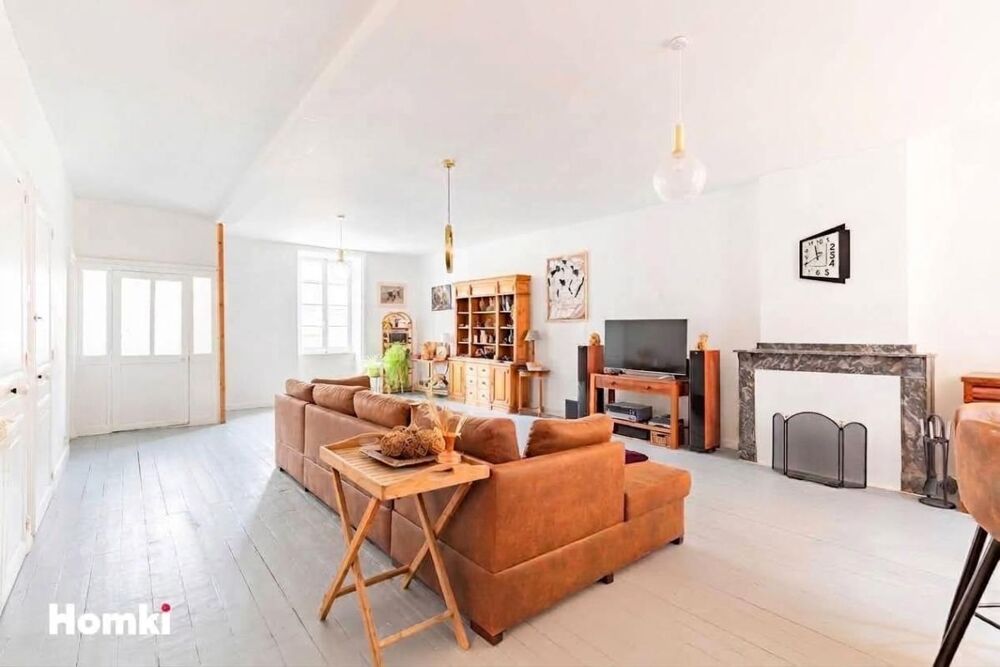 Maison de village de charme : lart de recevoir et de se retrouver / Charming Village House: The Art of Hosting and Gathering