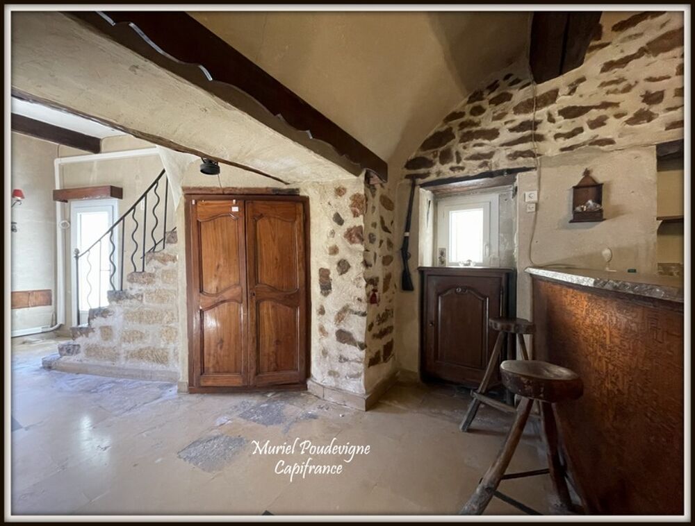 TAVEL, Maison singulière aux volumes rares et au potentiel remarquable