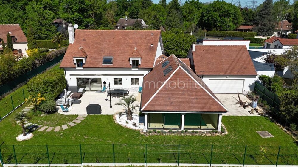 Élégante villa familiale de 326 m² habitables sur 1 390 m² de terrain  Piscine chauffée, aucun travaux à prévoir
