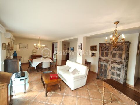   MONTREDON DES CORBI�RES � TR�S GRAND APPARTEMENT de 160 m� loi carrez dans PETITE COPROPRI�T� � REZ-DE-CHAUSS�E � GRANDE TERRASS Appartement - 5 pi�ce(s) - 161 m�