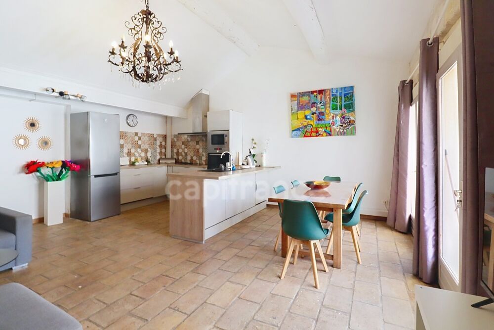 GARD (30) AIGUESMORTES (30220) intra-muros A vendre appartement T4 ~97 m2, 4 chambres et terrasse de 8.5 m2