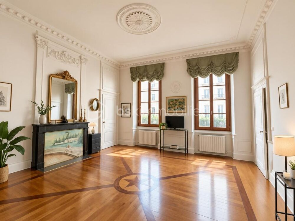 APPARTEMENT 154M2 CENTRE VILLE D'ANNECY AVEC COUR EXTÉRIEUR