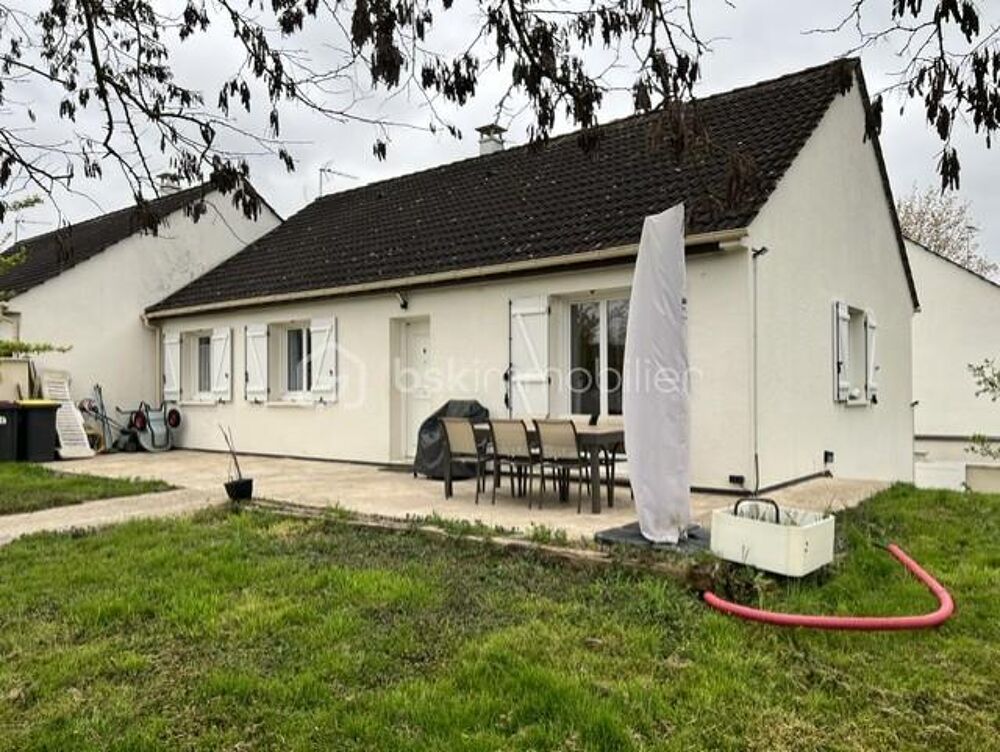 Maison, 92m2 habitable sur sous-sol total, 4 chambres, garage double, terrain de 637m2 !