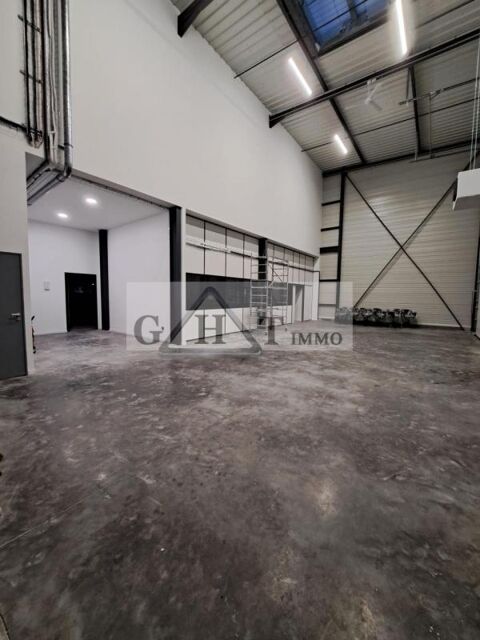   A LOUER GRIGNY DE 829M2 
