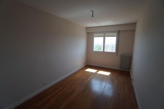  Appartement à louer 4 pièces 80 m²