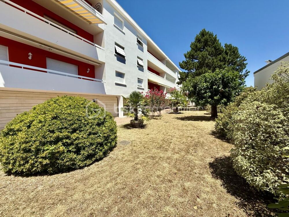 Appartement lumineux cinq pièces avec balcon, garage et cave - ROYAN à 10 minutes à pied de la plage de Pontaillac et du pigeonn
