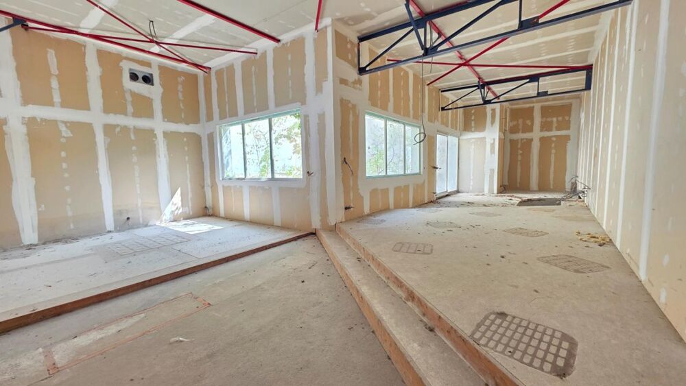 LOFT D'EXCEPTION EN COURS D AMENAGEMENT - VOLUMES UNIQUES ET POTENTIEL INFINI AVEC SES DEPENDANCES