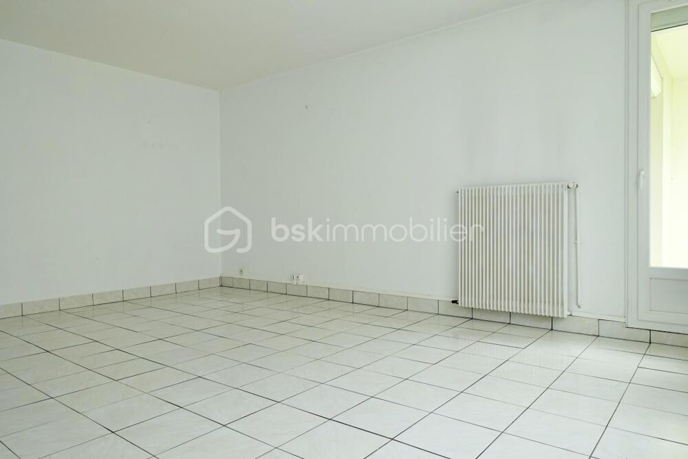 T3 bis parfait état - balcon + cave + stationnements sécurisés - idéal RP ou investissement