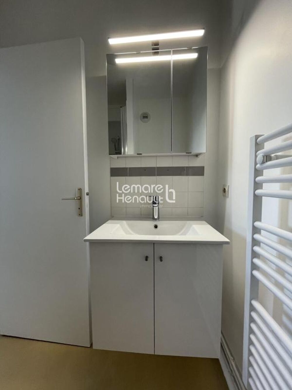 Location Appartement Studio dans Résidence avec ascenseur 26.74 m², parking, cave Dreux
