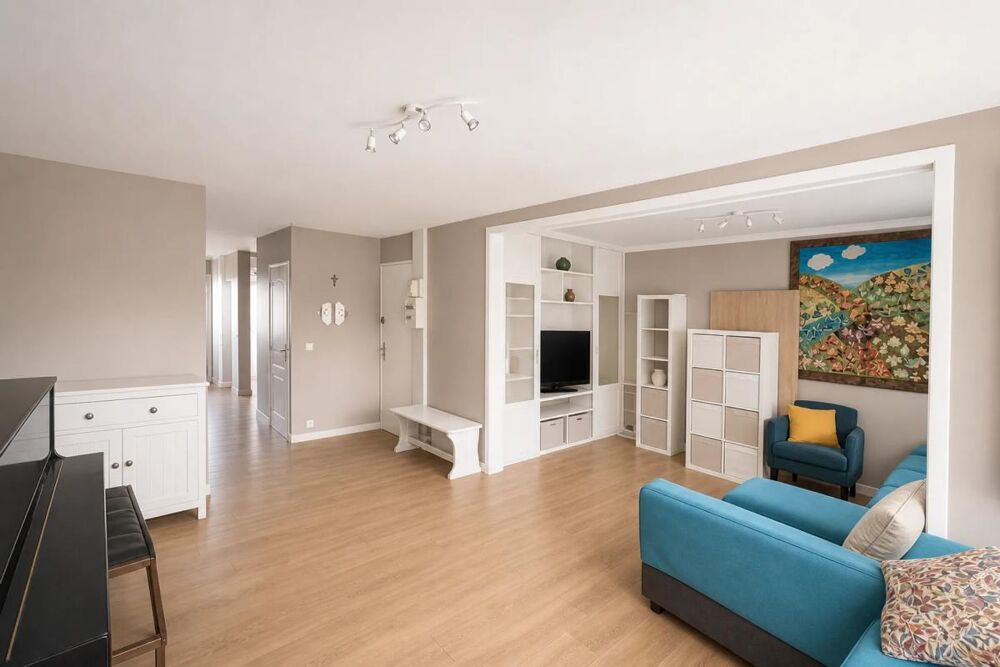 Grand appartement rénové de 5 pièces, cave à Melun
