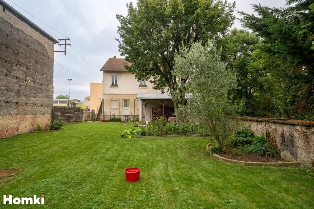 Maison T4 de 82 m² à Mézériat sur parcelle de 362 m², jardin, garage