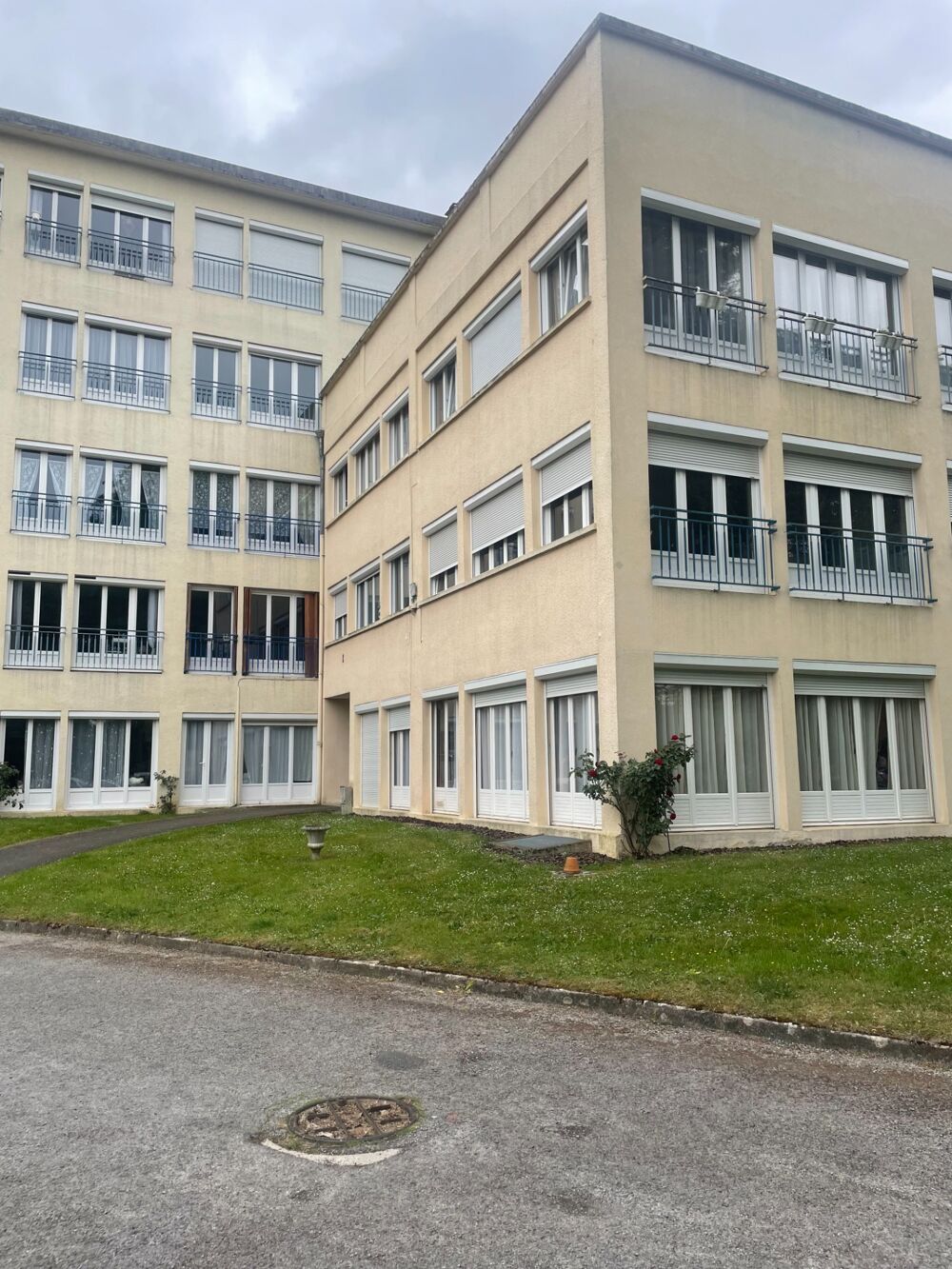 SOISSONS (02) A VENDRE HYPER CENTRE APPARTEMENT DE 37 M 1 ETAGE AVEC PARKING