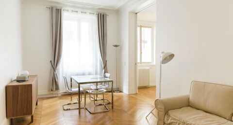 Cabinet d'exception de 40 m&sup2; en RDC dans un immeuble haussmannien de standing, 16&egrave;me arrondissement 2050 75016 Paris