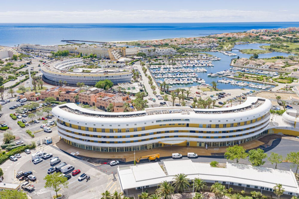 Le haut de gamme s'invite dans ce Duplex de plus de 87 m² au sein du village naturiste du Cap d'Agde