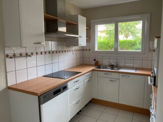  Appartement à louer 3 pièces 82 m²