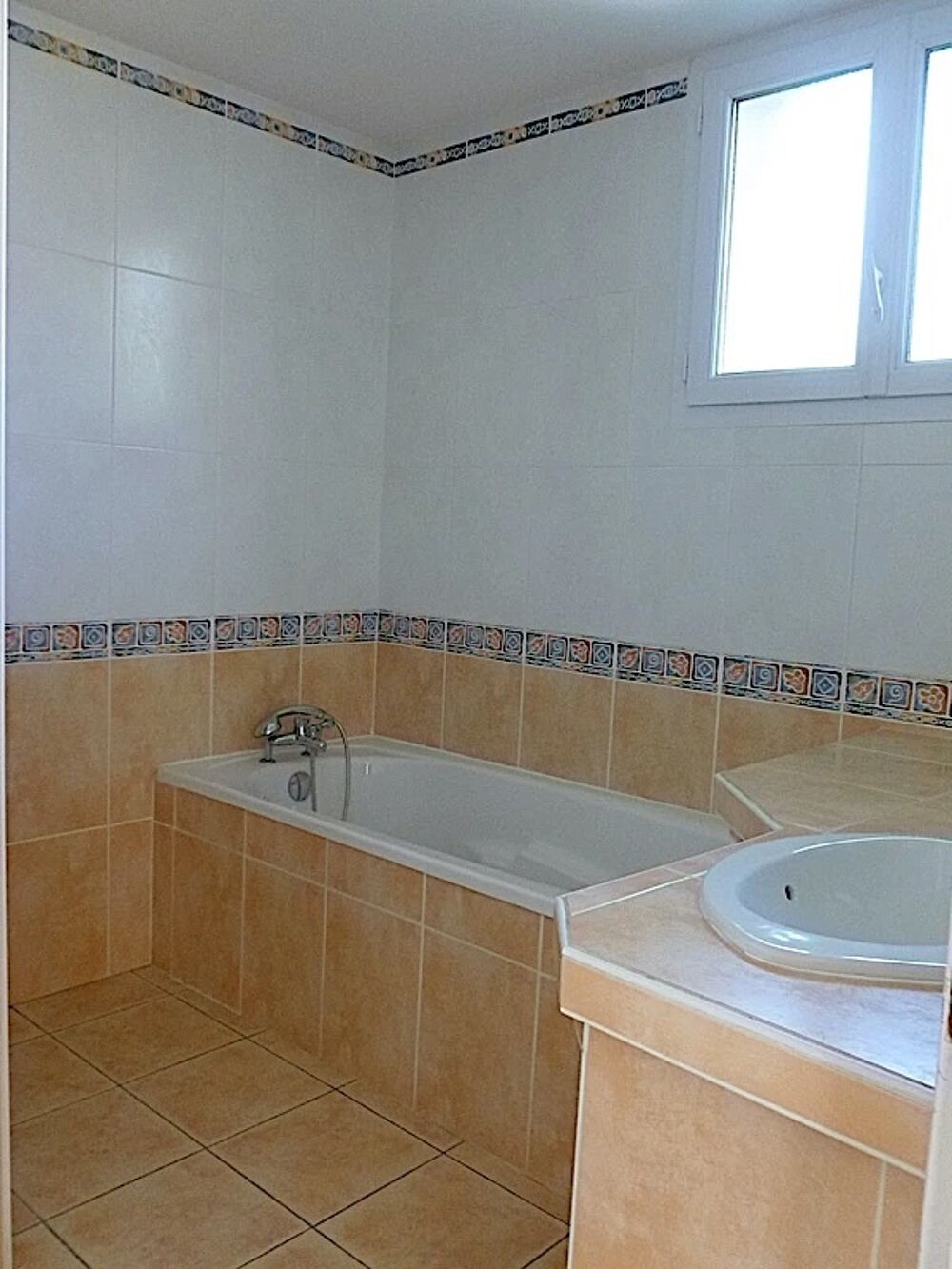 Appartement à vendre 120M2 4 pièces avec garage AIRE SUR L'ADOUR (40)