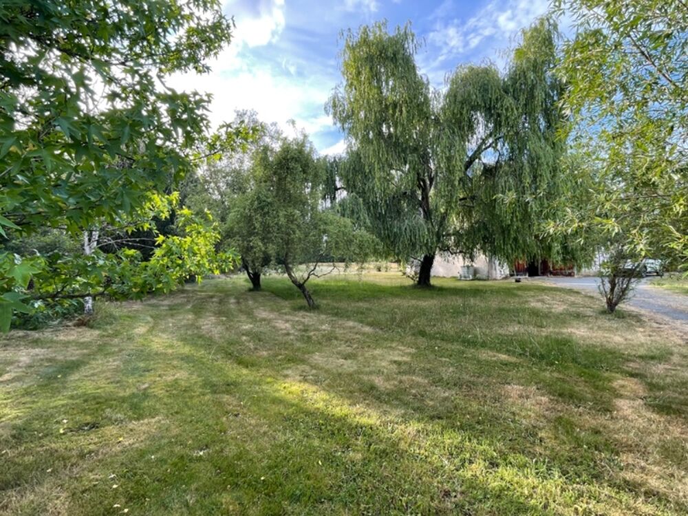Maison de caractère en pierre, dépendances, accès rivière, 199500€ !