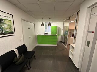   Bureau à louer VENISSIEUX (69), à 50m du périphérique, bureaux d'une surface totale de 74,57 m² + 3 places de parking Venissieux