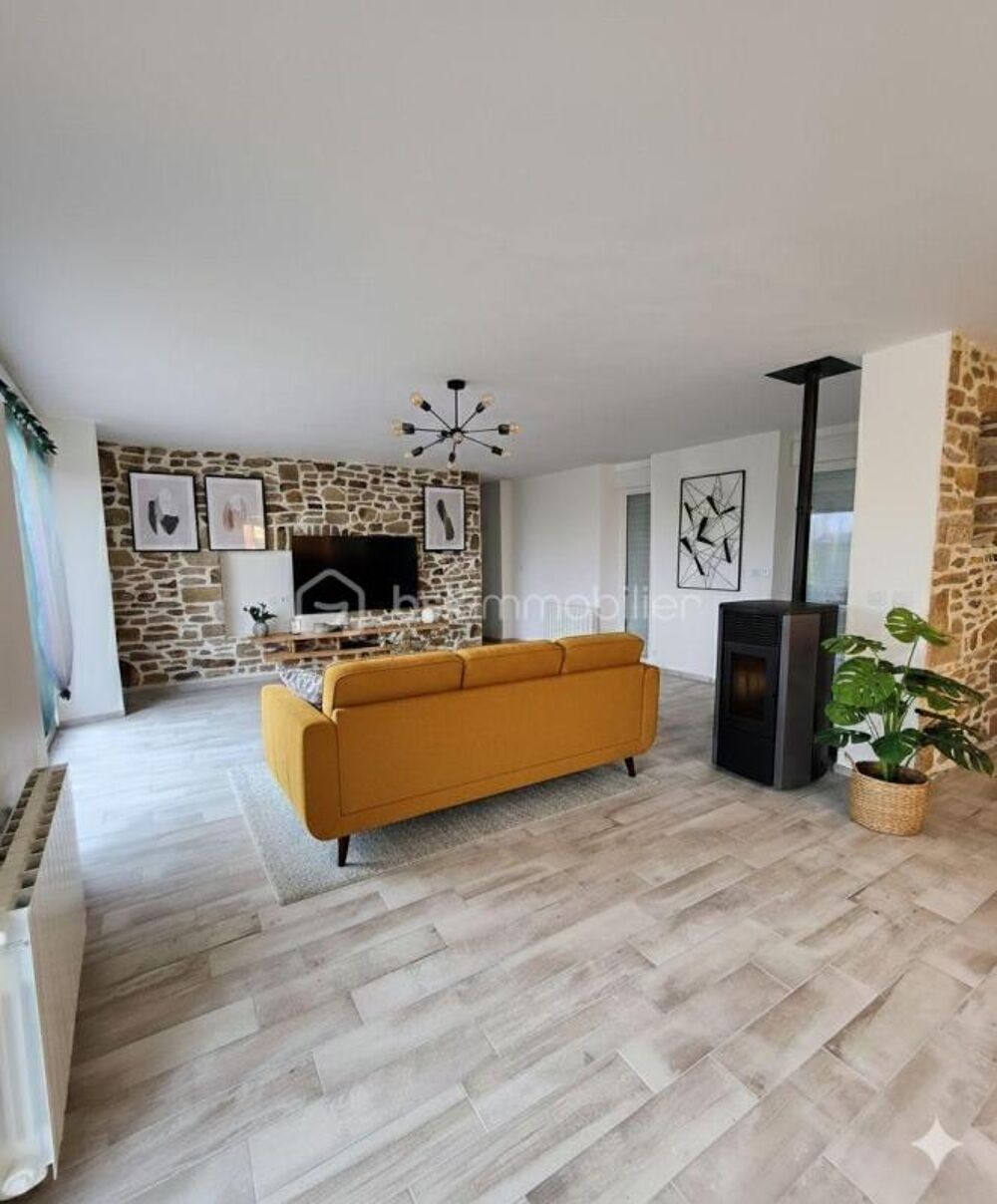 Longère en pierres de 6 pièces de 160 M2 à GRAND-CHAMP
